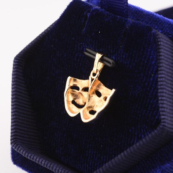 10K Comedy and Tragedy Masks Pendant - Picture 10 of 10